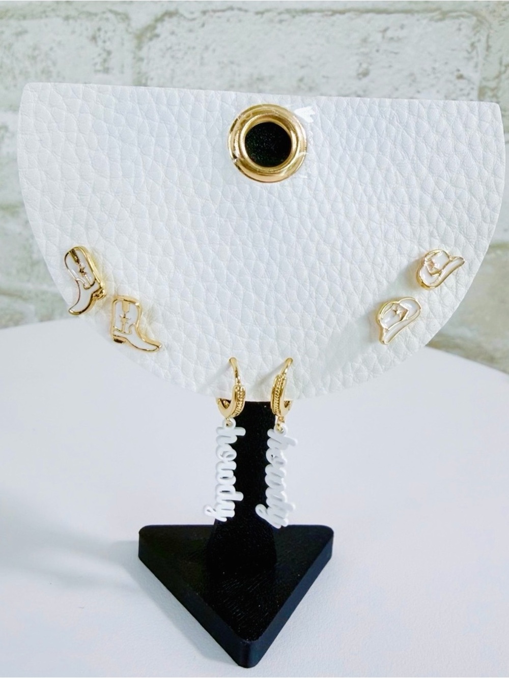 Earring Set Cowgirl Southwestern Nashville in White with Gold Accents — NWT